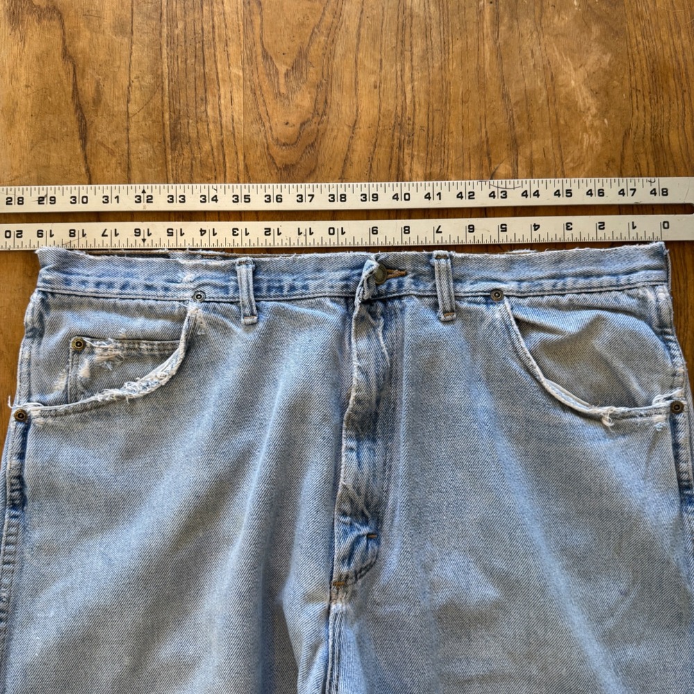 Wrangler Jeans Relaxed Fit Light Wash Denim Pants Distressed Mens Size 38x32 - Picture 8 of 9